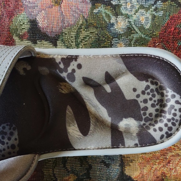 Under Armour Slides - Picture 2 of 6